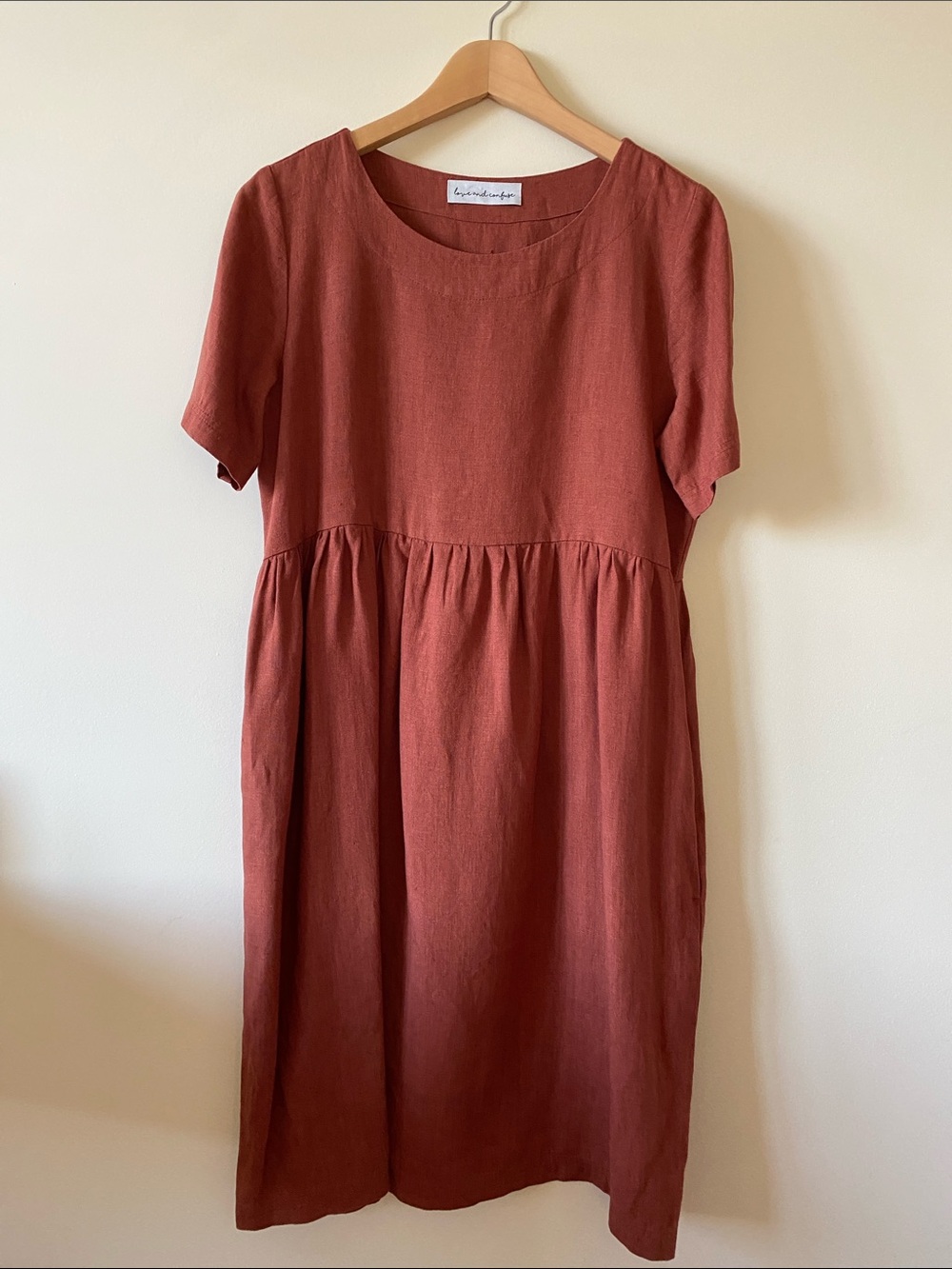 Relaxed Short-Sleeve Midi Dress in Rust